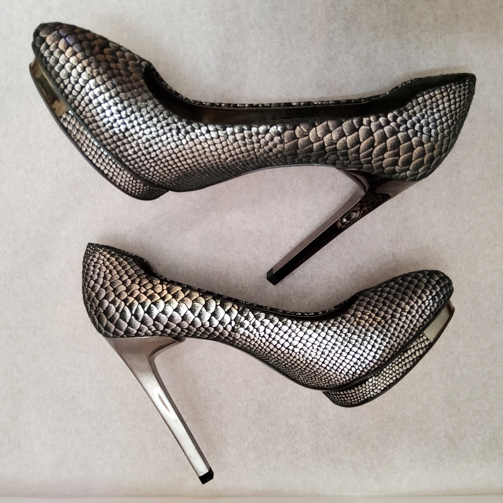 BCBGMaxAzria Willoe Silver Blank Platform Heel Pump Shoes Size US 7.5 New